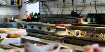 When Kitchens Go Big: Equipment Insights for Restaurants, Hotels and Catering Businesses